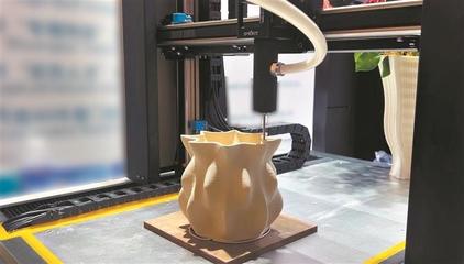 外商看广交会上的'高新尖' 3D打印碗碟玩出花，隧道里烧出'金属瓷'陶瓷制品