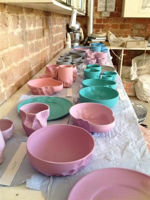 科技与艺术的交融 美女用3D打印技术打造精美陶瓷器